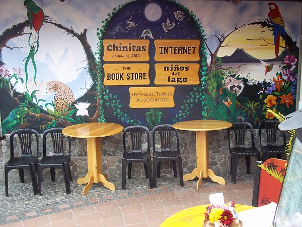 Las Chinitas Cafe Restaurante Santander Panajachel Entrace Sign